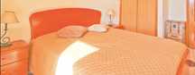 Cama casal com gavetas +colchão ortopédico Clímax + mesinhas cabeceira