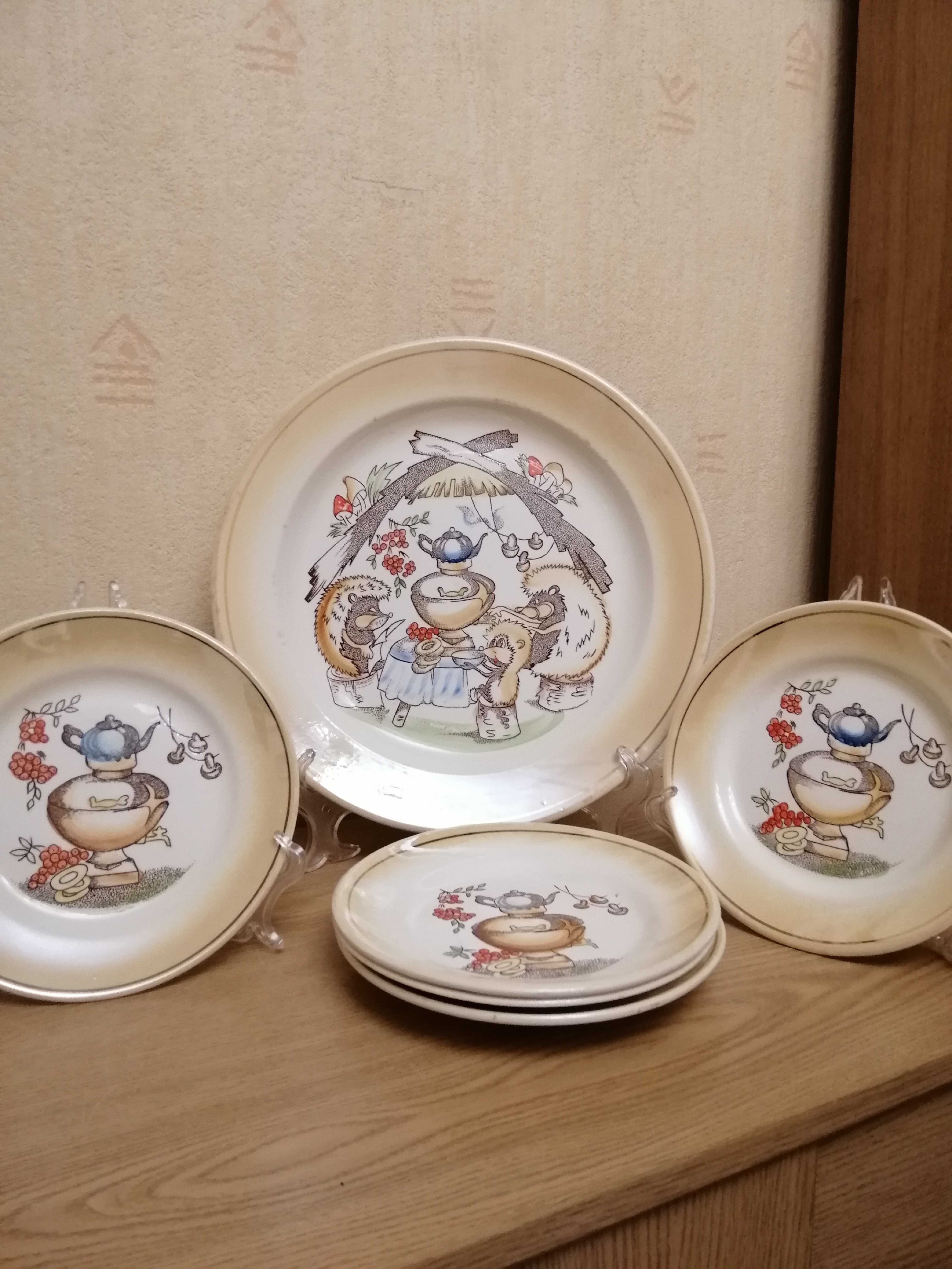 Каменный Брод Детский набор посуды / блюдо+ 5 тарелок/