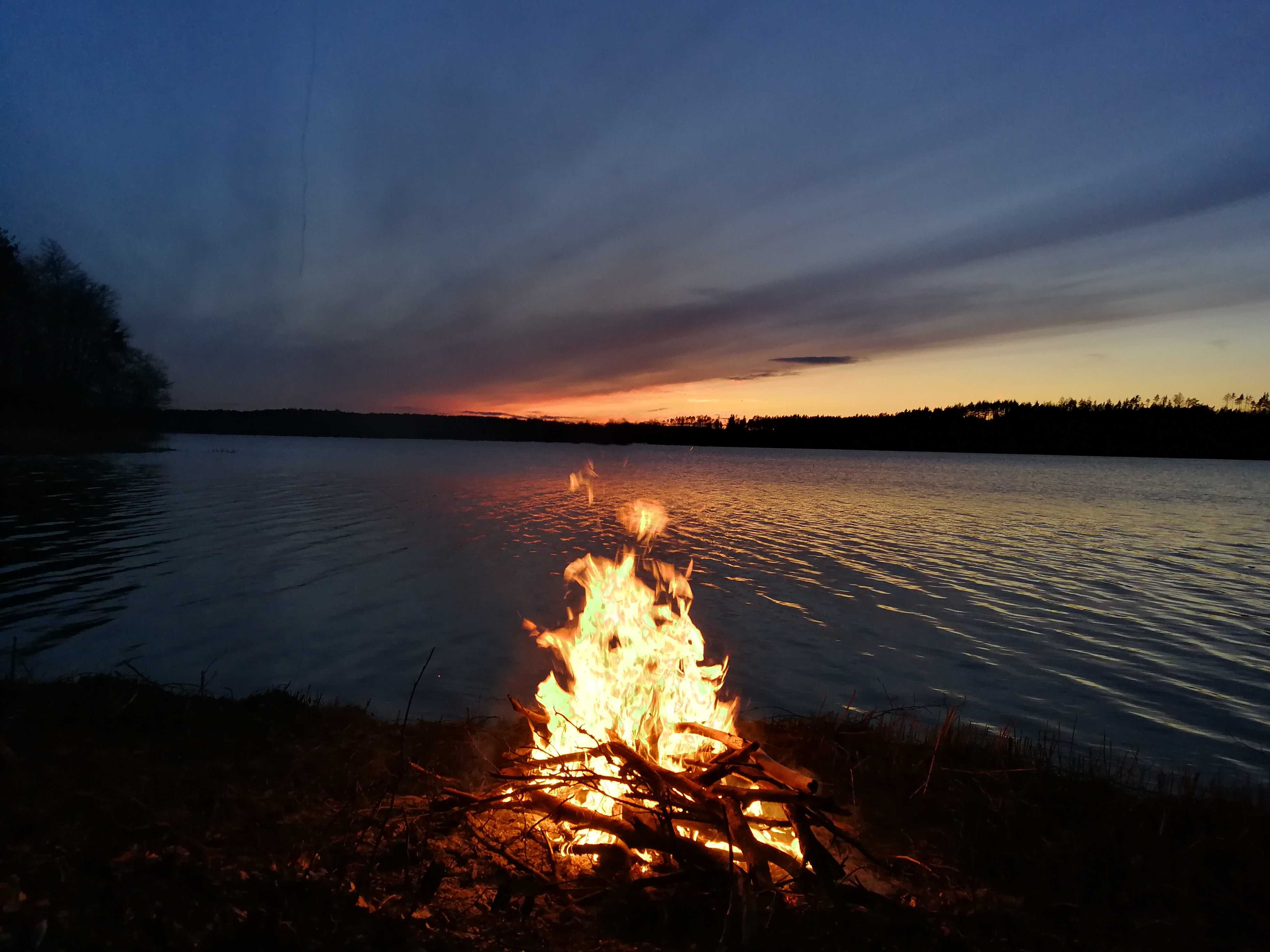 Pole namiotowe na Kaszubach nad jeziorem Mausz.