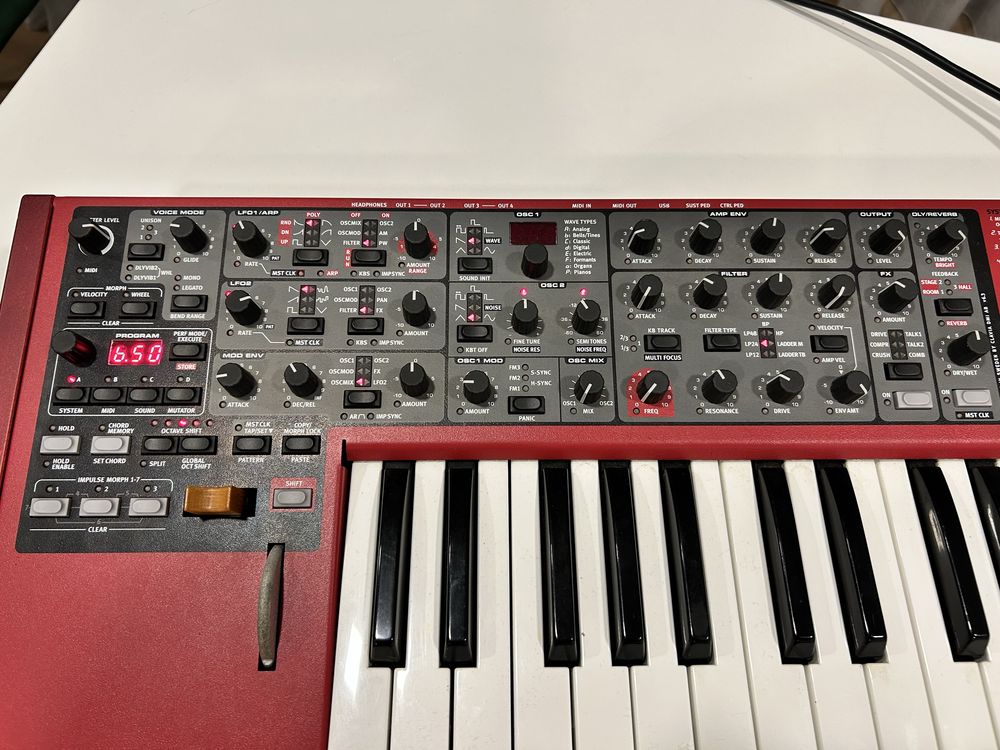 Clavia Nord Lead 4