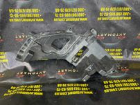 Кріплення передньої фари правий Tesla Model X 1043612-00-E