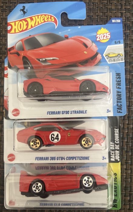 Hot Wheels Ferrari 365, F40, SF90 komplet 3 aut