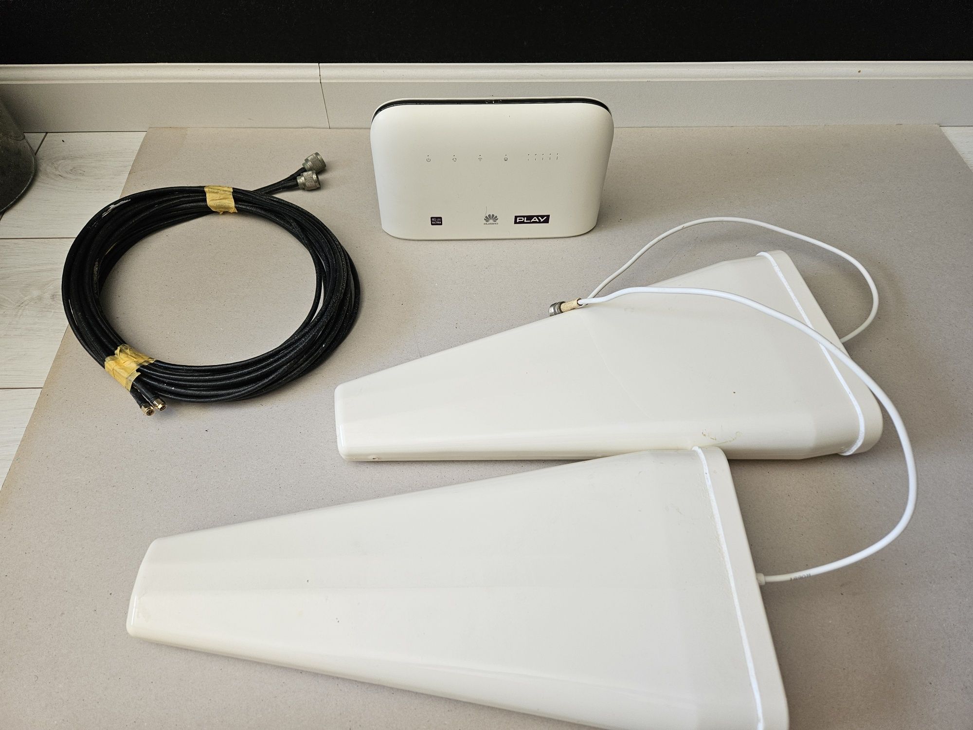 Router Huawei B715 + Anteny kierunkowe