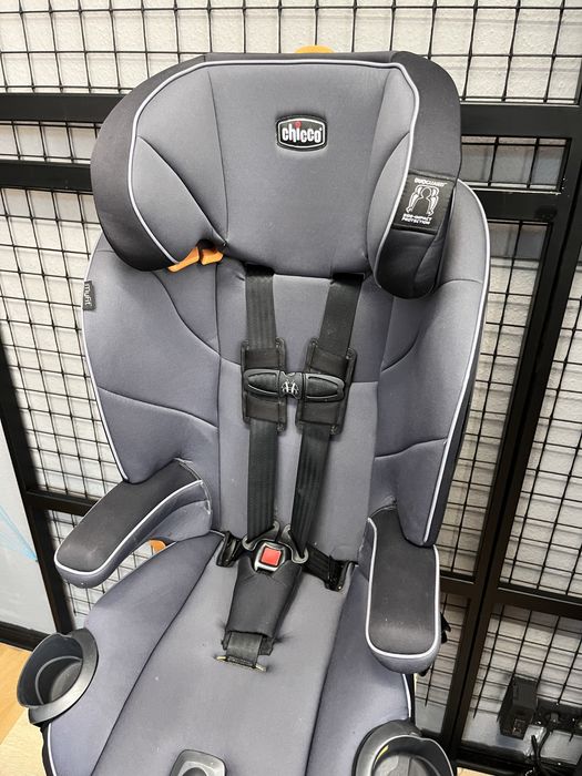 Автокрісло Chicco MyFit підходить віком від 3 до 12 років