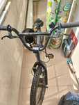 Bicicleta com capacete