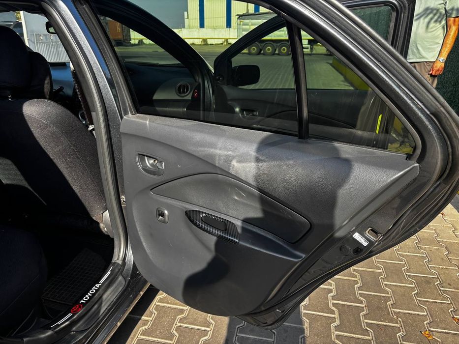 Продати Toyota Auris