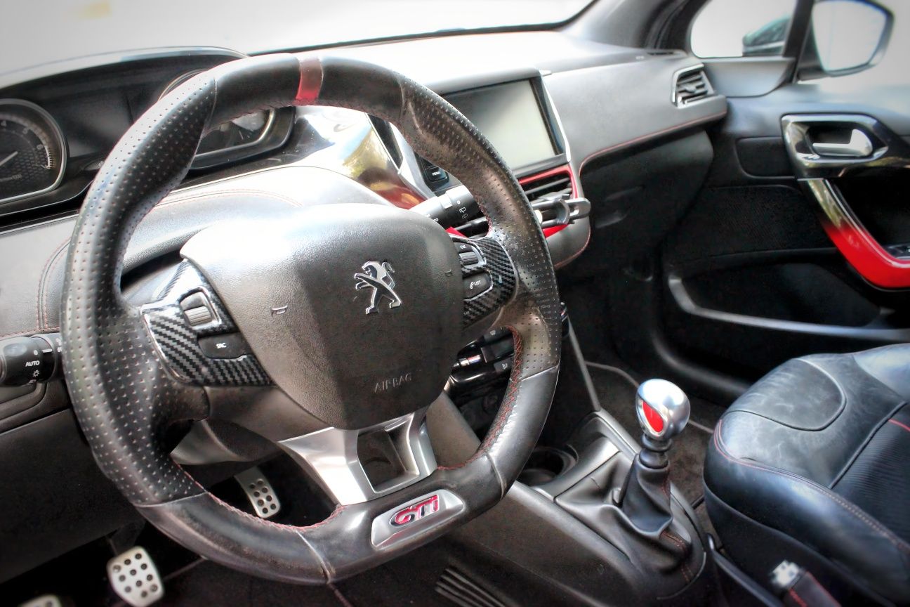 Peugeot 208 GTI – 03/2014