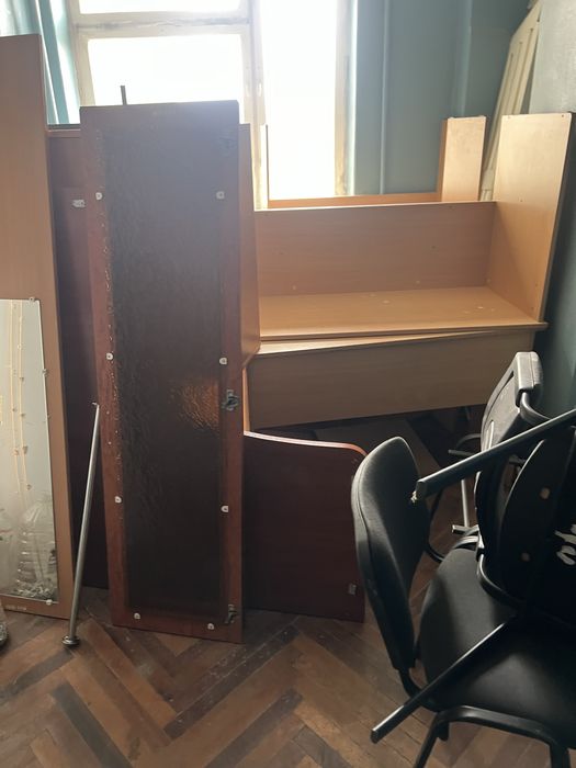 Продам офісні меблі на будь який смак (шафи, столи)