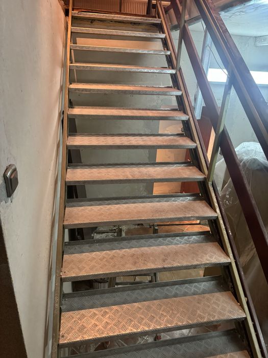 Solidne schody metalowo aluminiowe okazja zewnetrze wewnetrzne