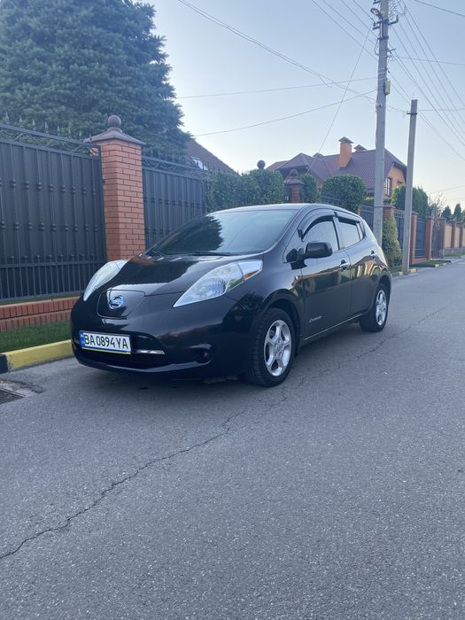 Продам Nissan leaf 24w