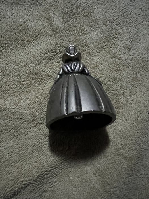 Boneca com sino (sineta) muito antiga