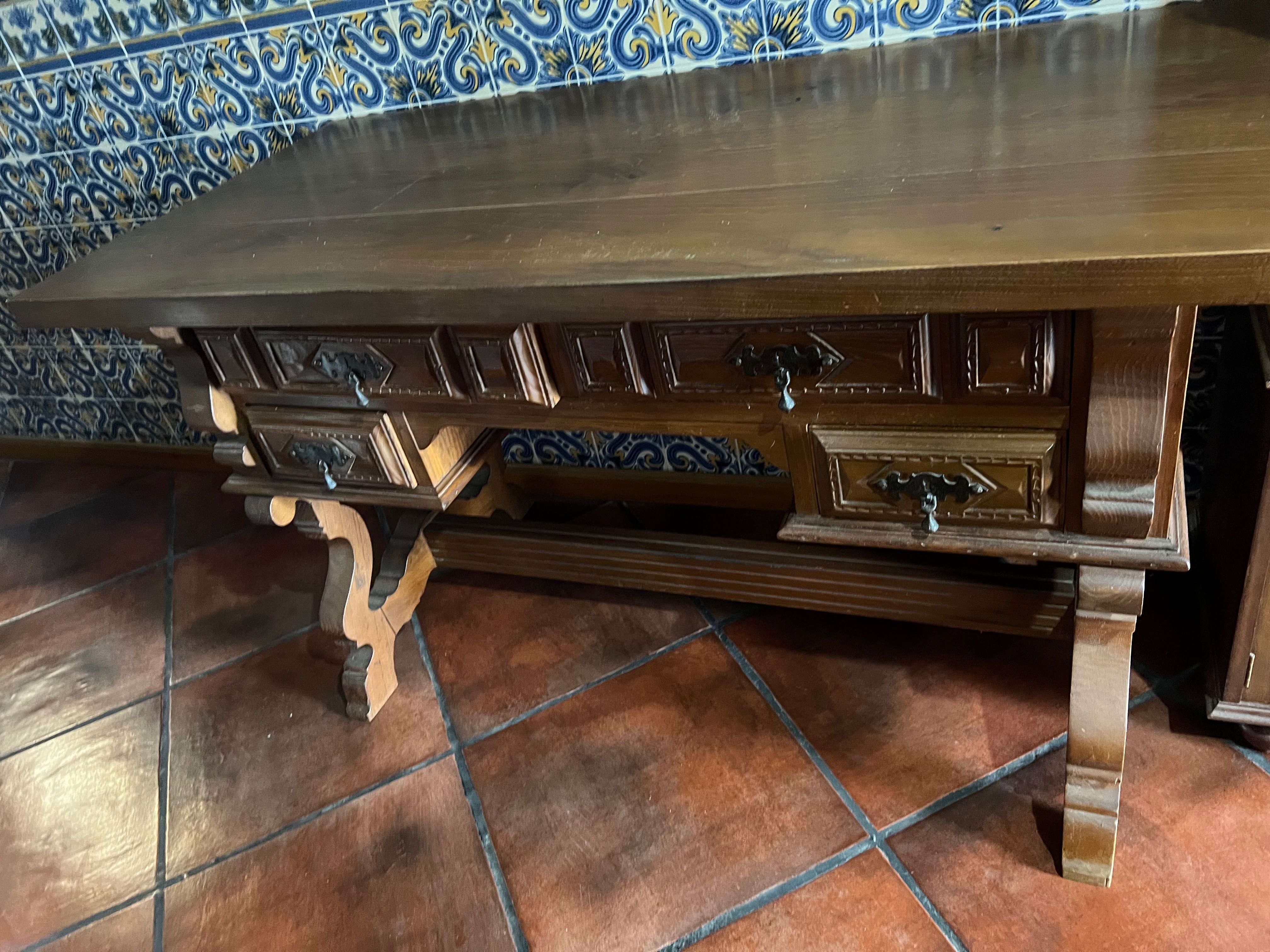 Secretaria madeira