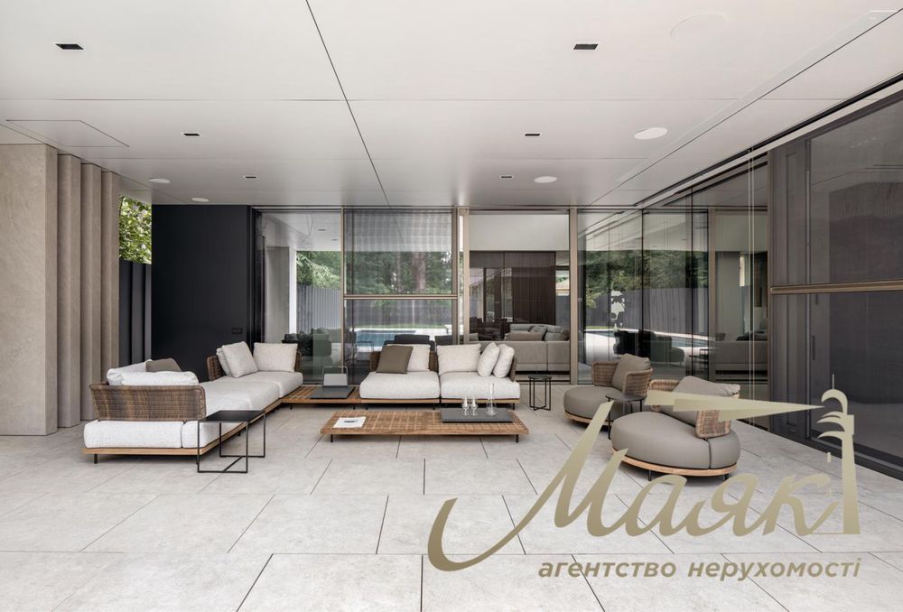 Продажа дома БЕЗ КОМИССИИ с бассейном и терассой в Плютах