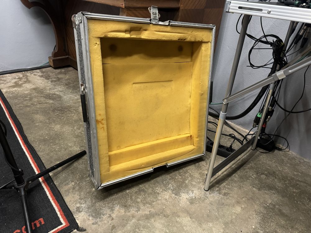 Mesa mistura digital yamaha promix 01 com flightcase