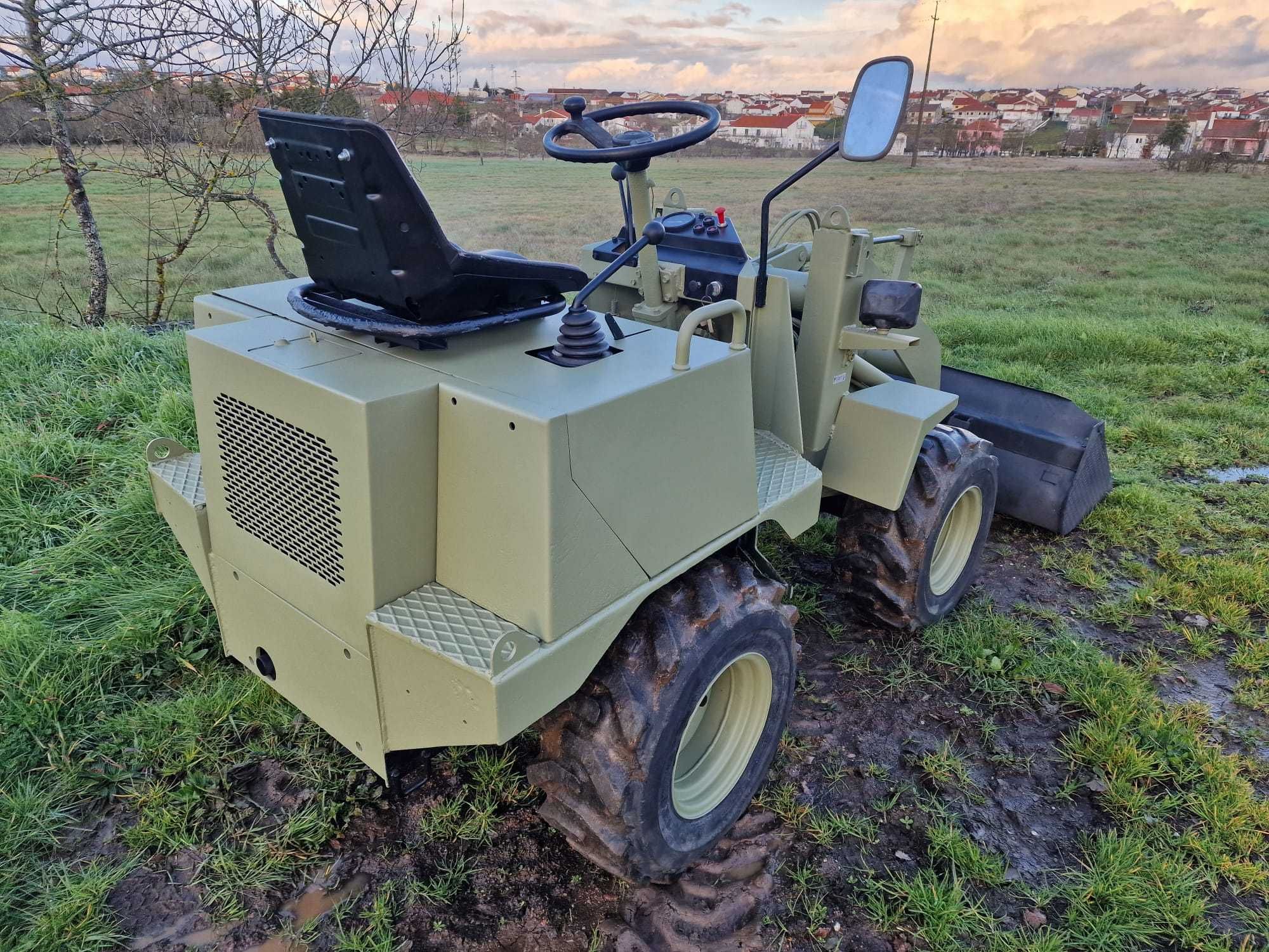 Mini Pá Carregadora Japonesa Yanmar V1 - Articulada - Bobcat