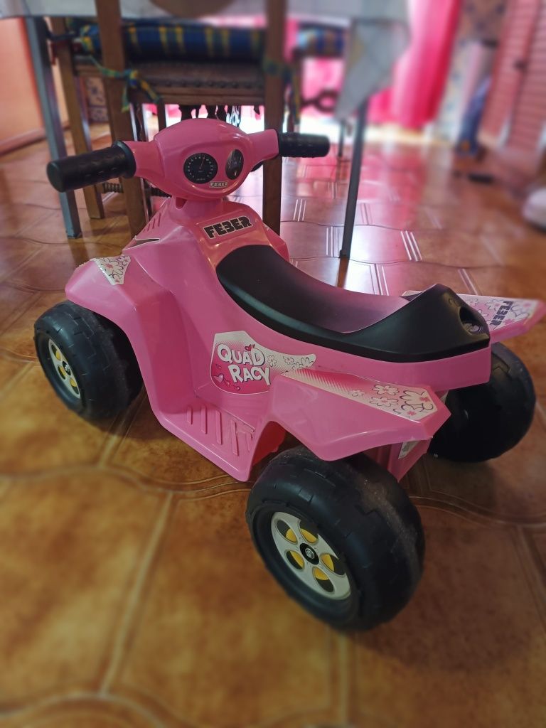 Moto 4 elétrica de criança