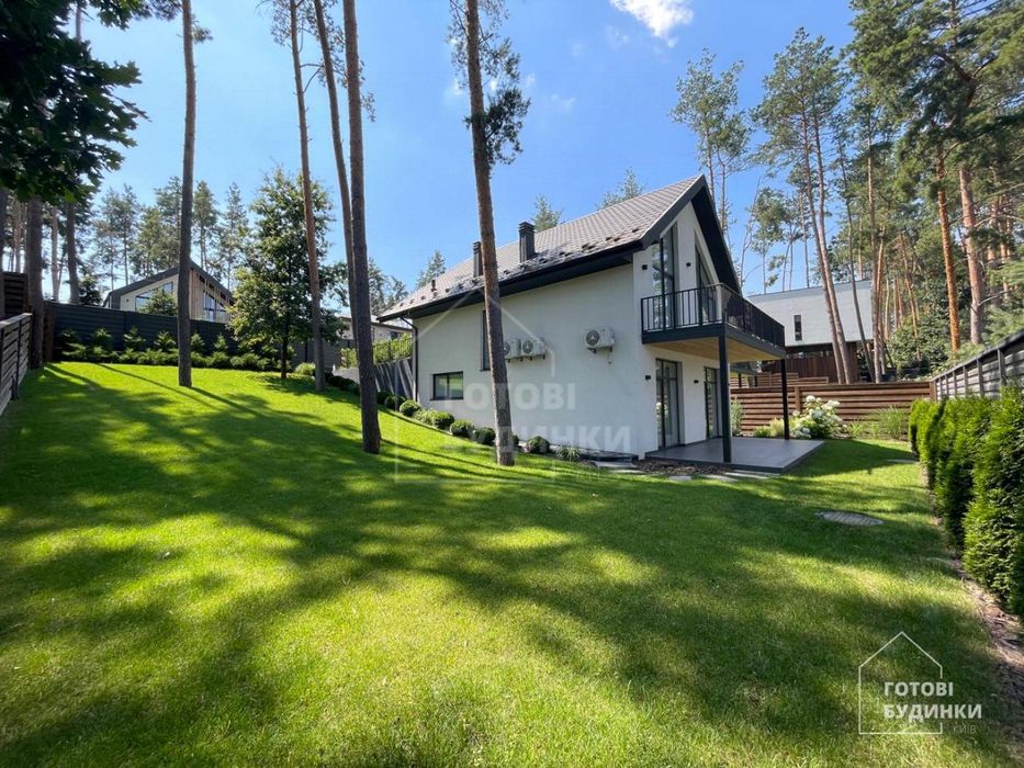 Сучасний будинок серед соснового лісу в КМ Нова Ходосівка