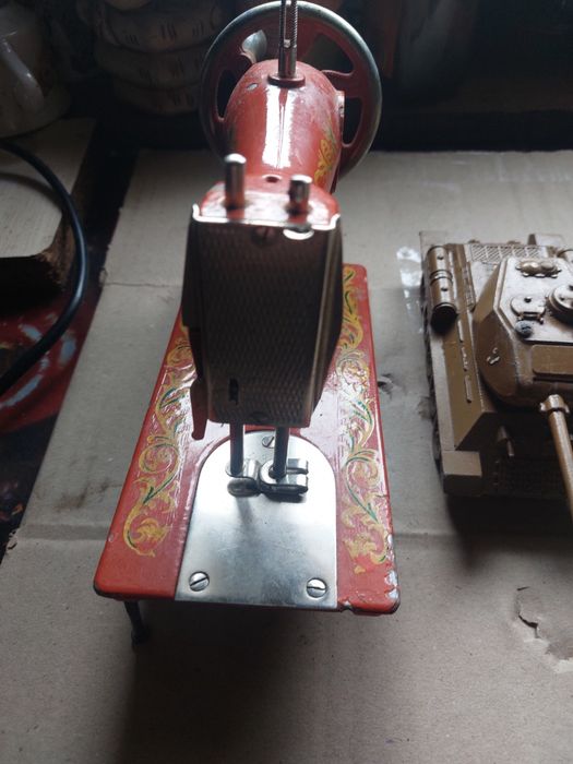 Продам алюминиеваю статуэтку петуха