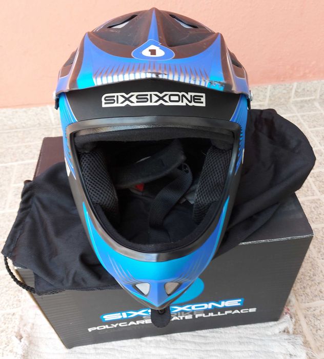 Capacete SixSixOne
