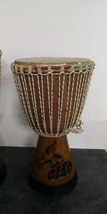 2 Djambes com pele verdadeira