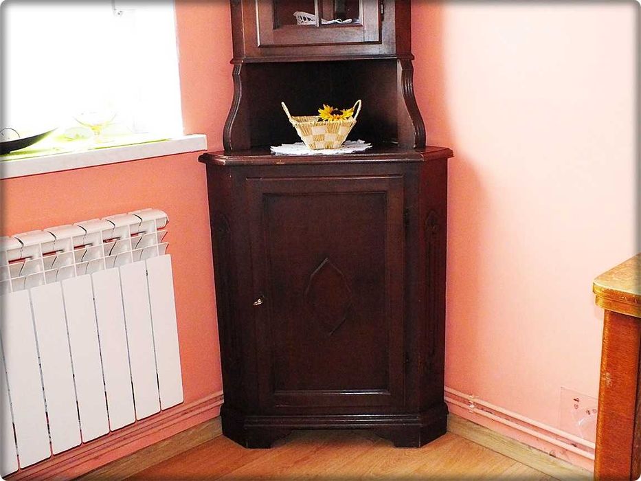 Stara Witryna narożna drewniana, Gablota rzeźbiona Ciemne drewno