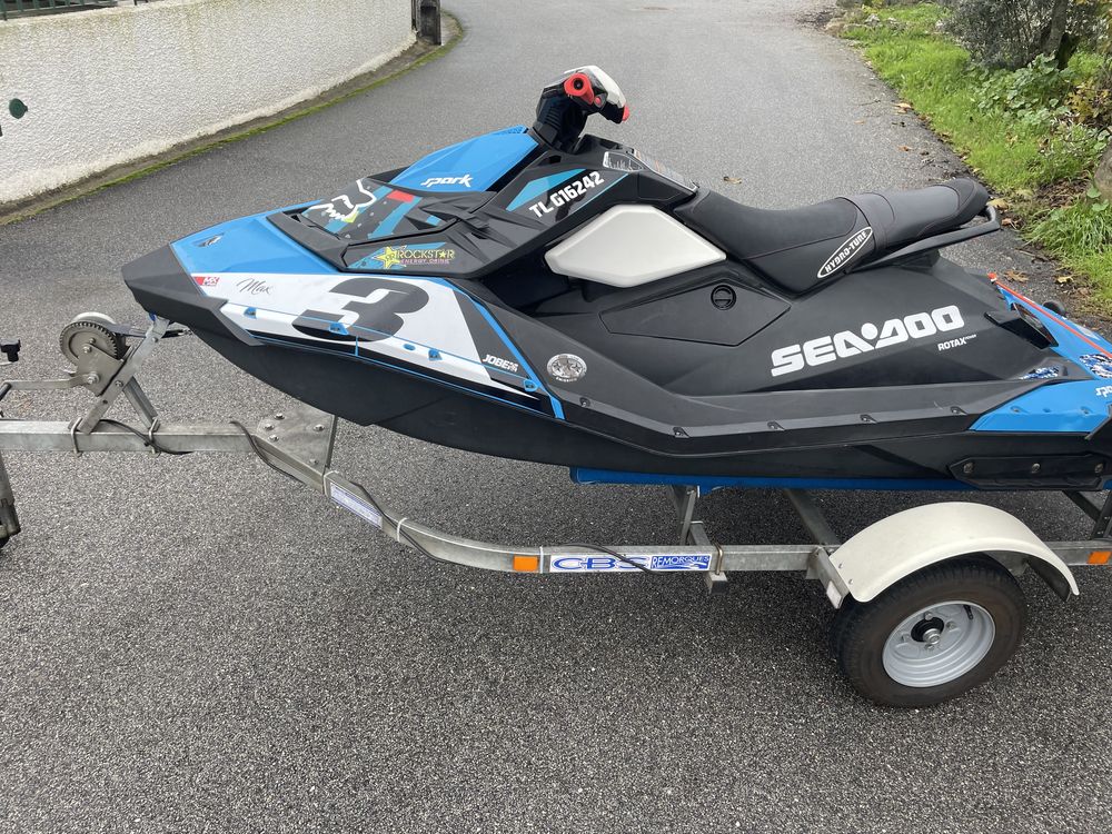 Seadoo Spark 2 lugares C/Reboque