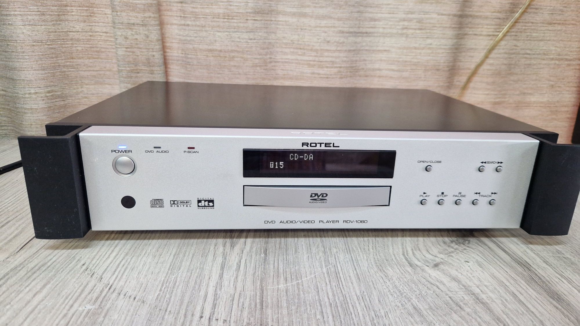 DVD-аудіо-відео плеєр Rotel RDV-1060