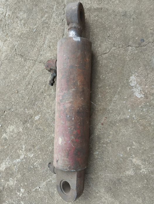 Sprzedam siłownik hydrauliczny z koparki białoruś