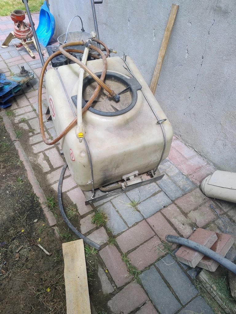 Opryskiwacz wózkowy