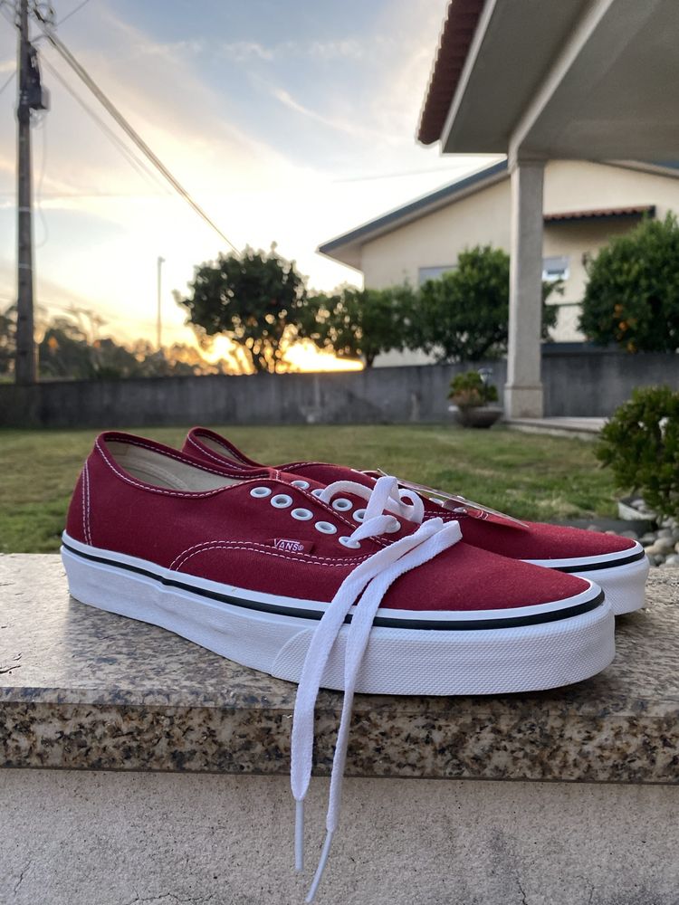 Vans Bordo Novas