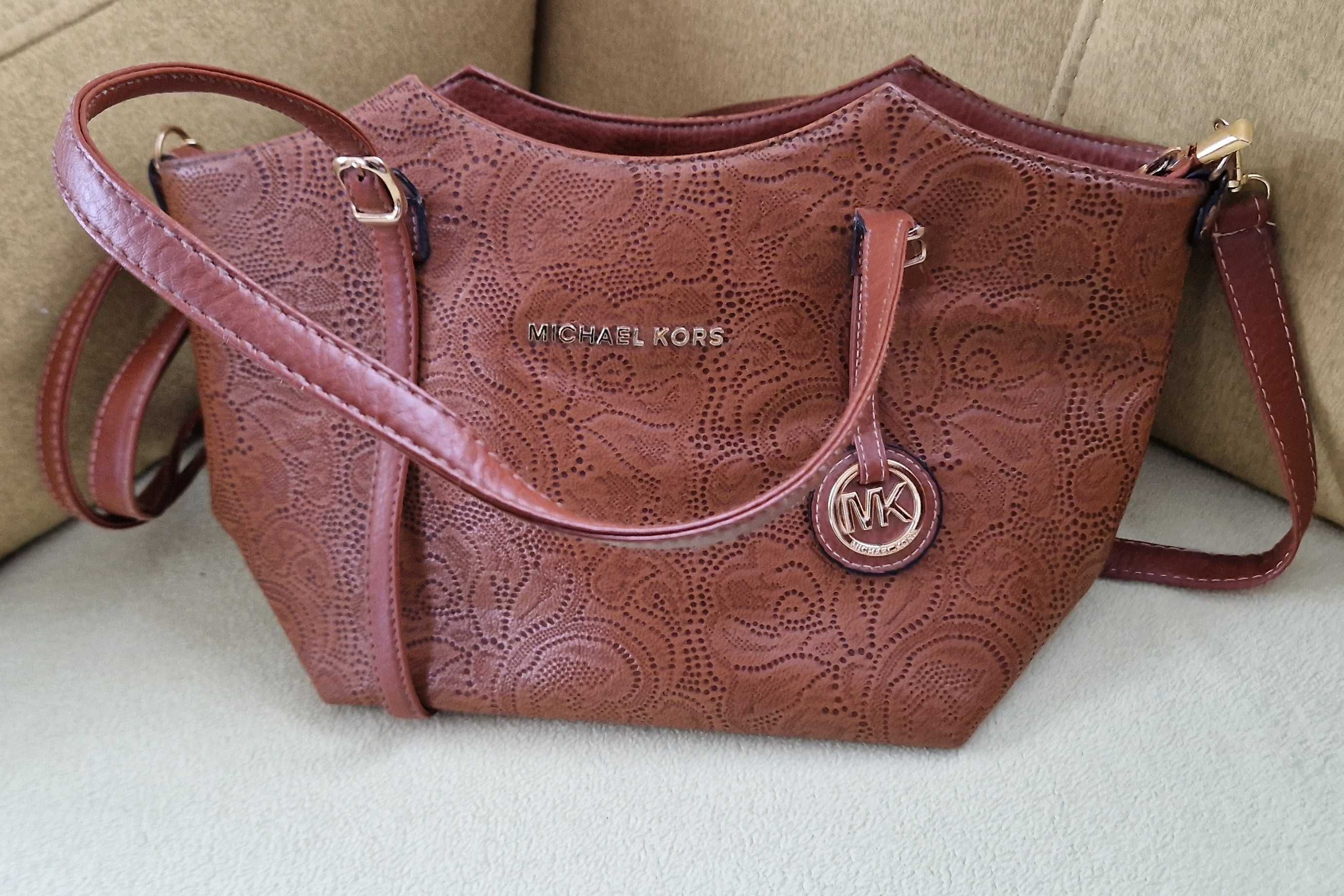 Karmelowa torebka do ręki lub na ramie Michael Kors wzór koronkowy
