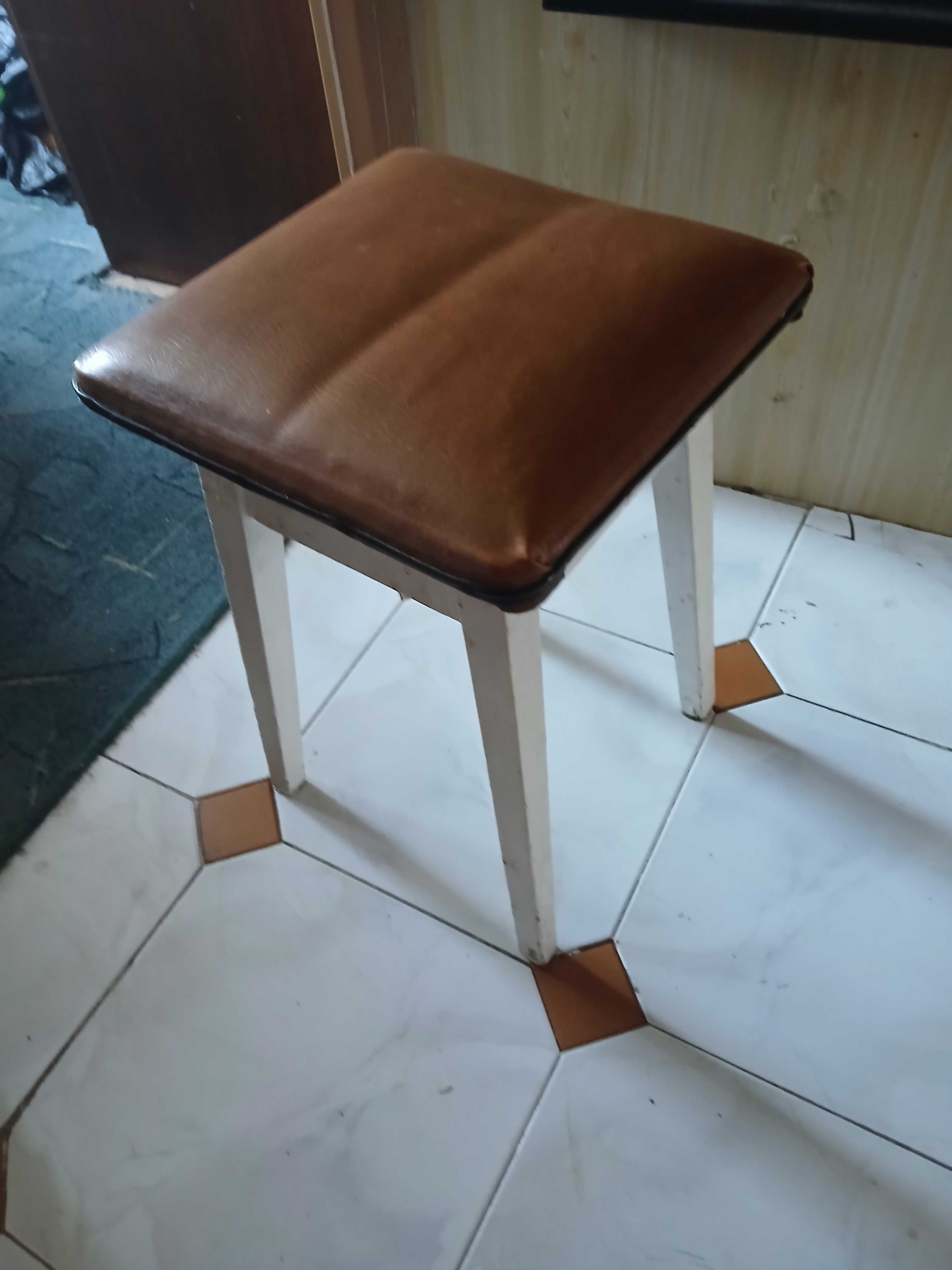Taboret z miękkim obiciem