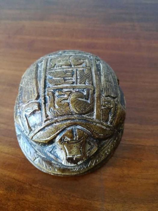 Escaravelho egípcio em pedra