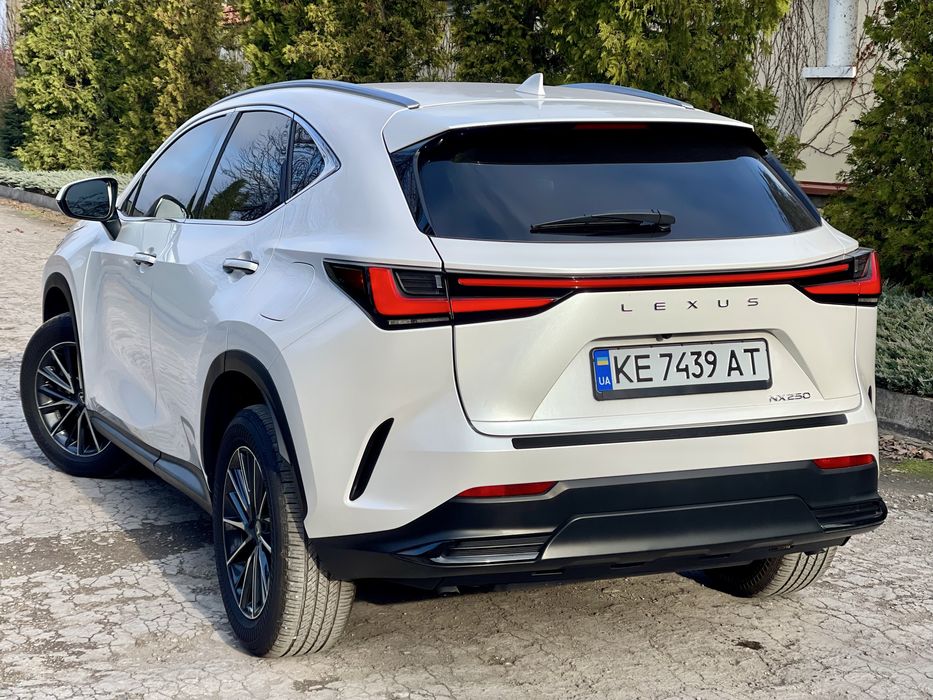 LEXUS NX250 2024 14 тыс км