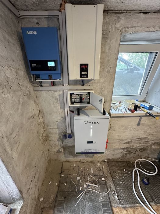 Резервне/безперебійне живлення / інвертори/акумулятори/соняччні панелі