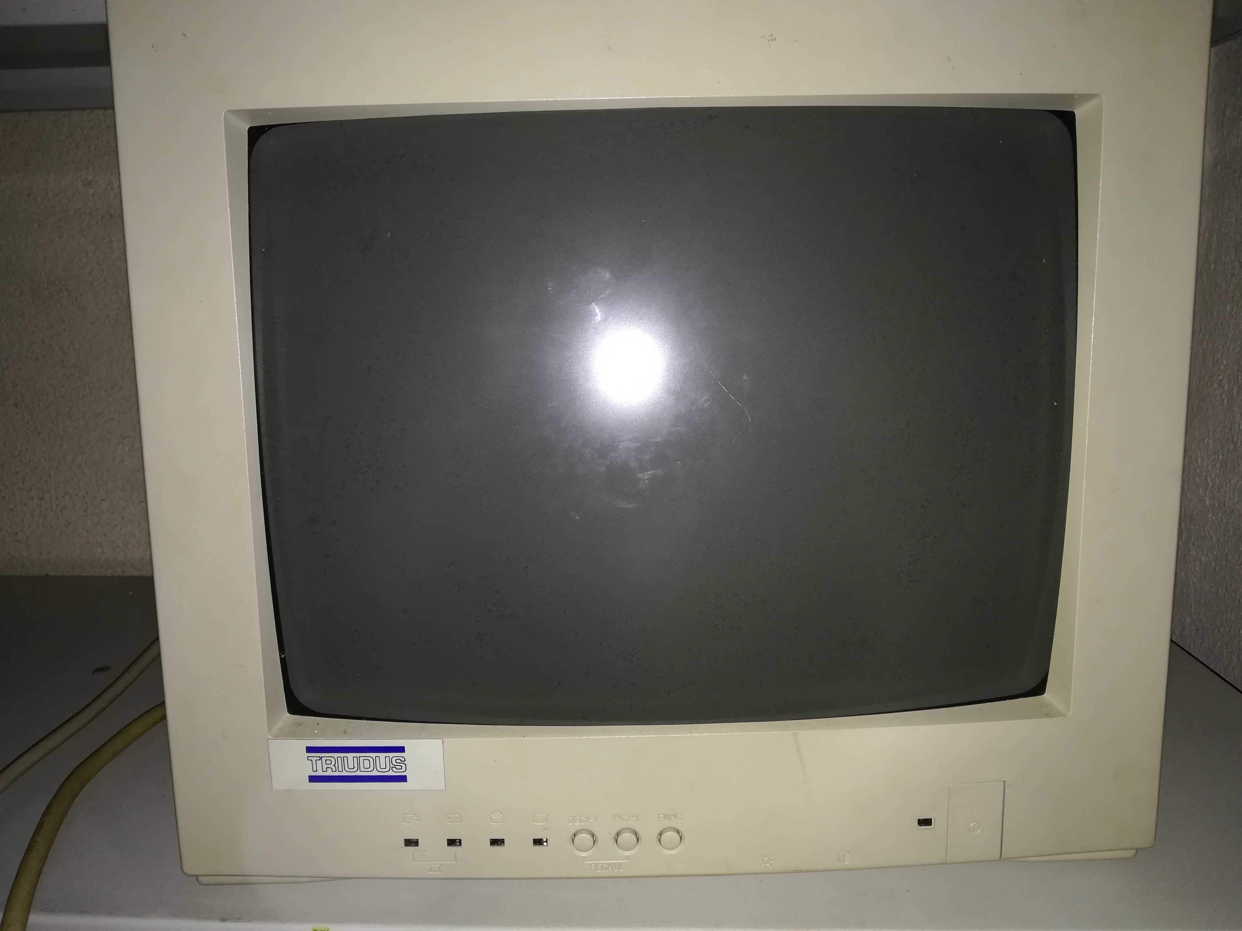 Monitor CRT Triudus