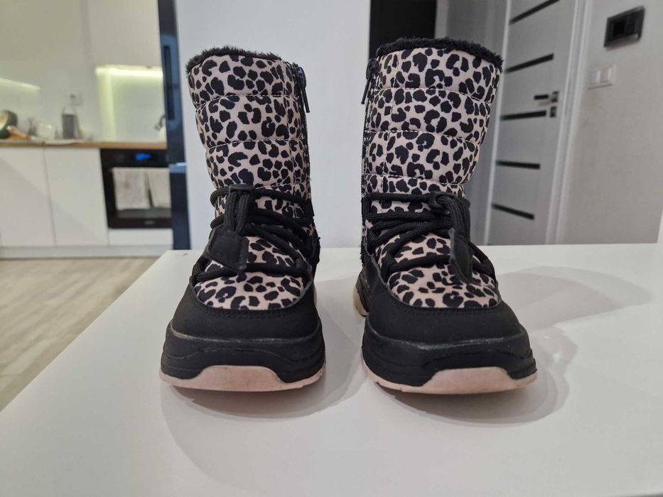 Buty zimowe, śniegowce dla dziewczynki Reserved rozmiar 27