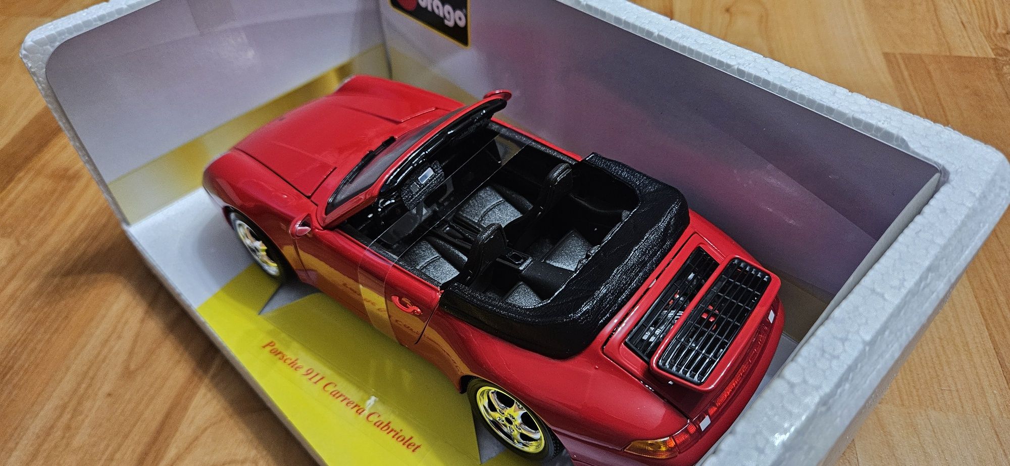 1:18 Burago Porsche 911 Carrera Cabriolet