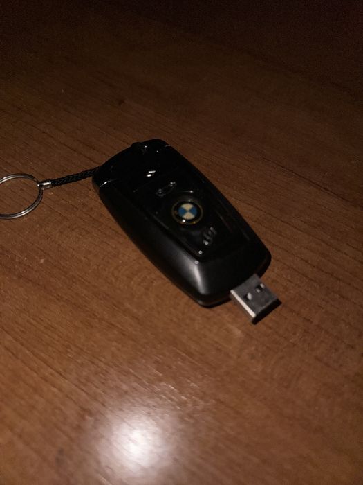 PenDrive (16GB) a imitar chave da BMW