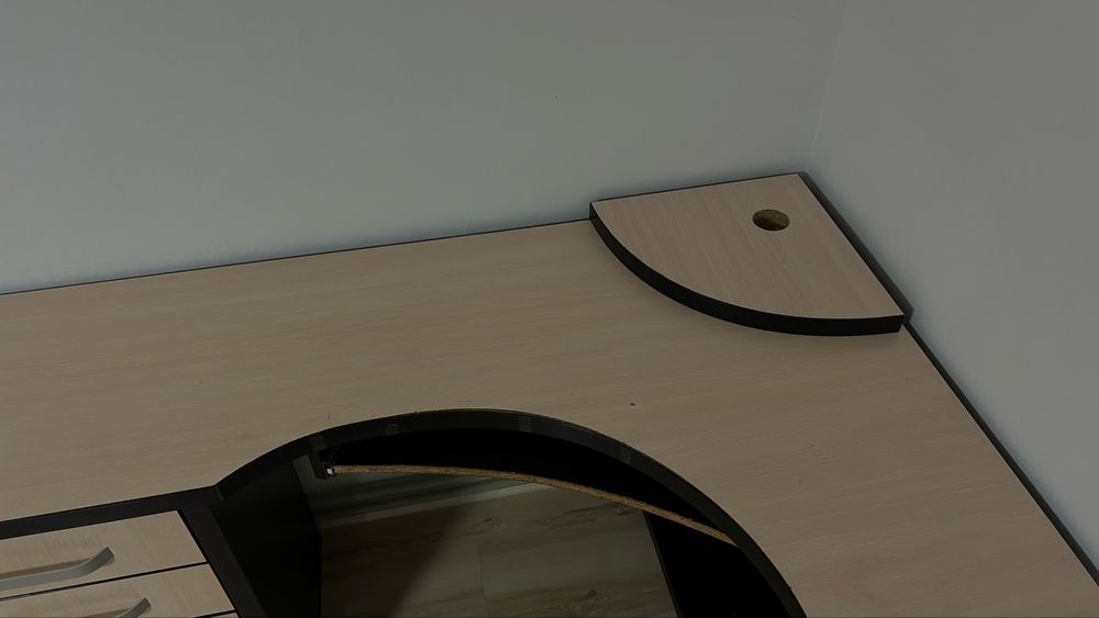 Стіл письмовий(компʼютерний стіл)