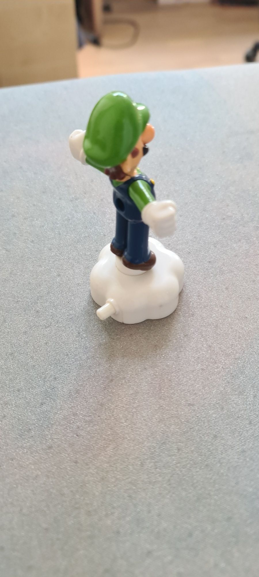 Luigi figurka happy meal