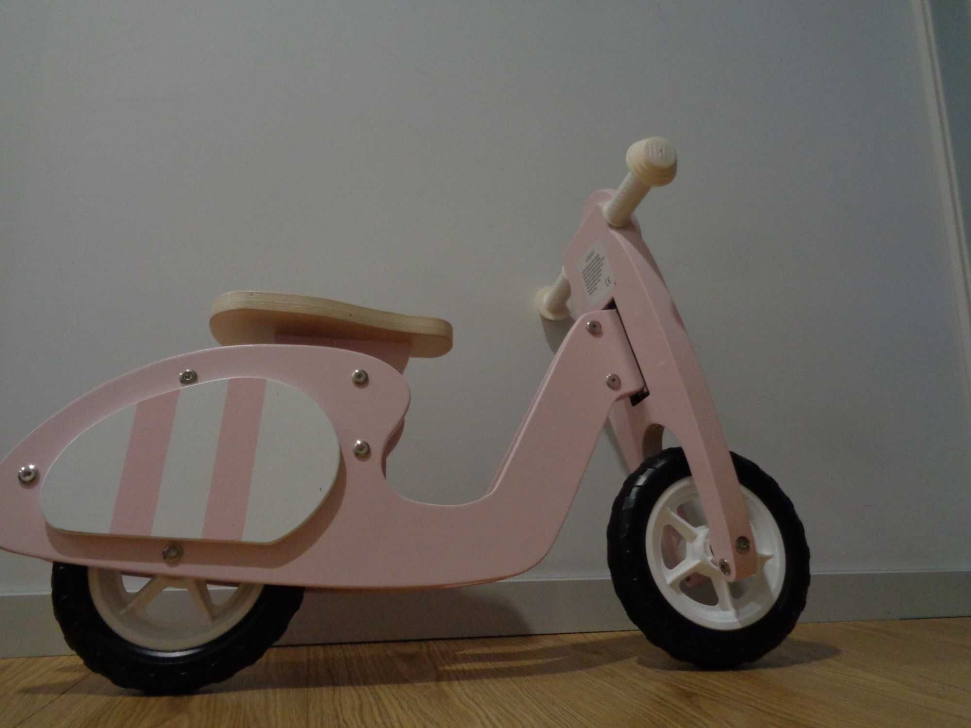 Scooter de equilíbrio em Madeira Rosa