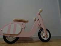 Scooter de Madeira Rosa