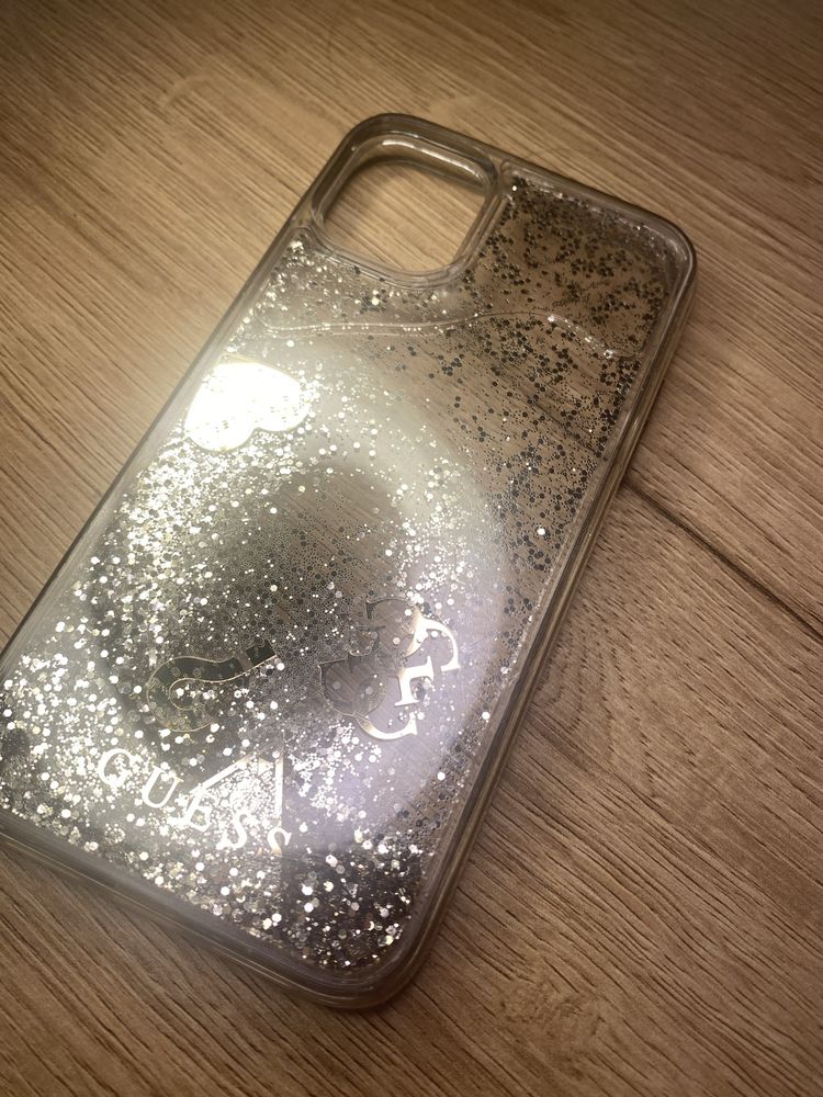 Etui na iphone 11 guess