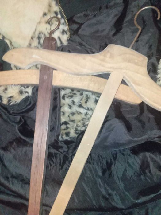 Dois cabides antigos 40 cm