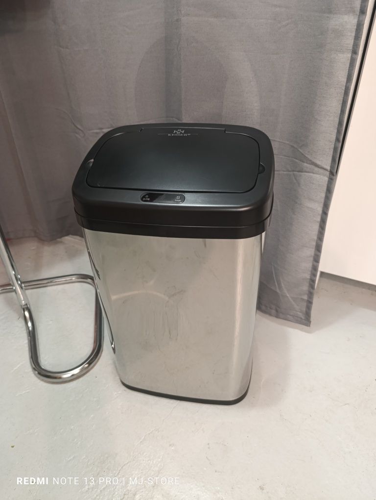 Automatyczny kosz na śmieci 30 l. Kesser