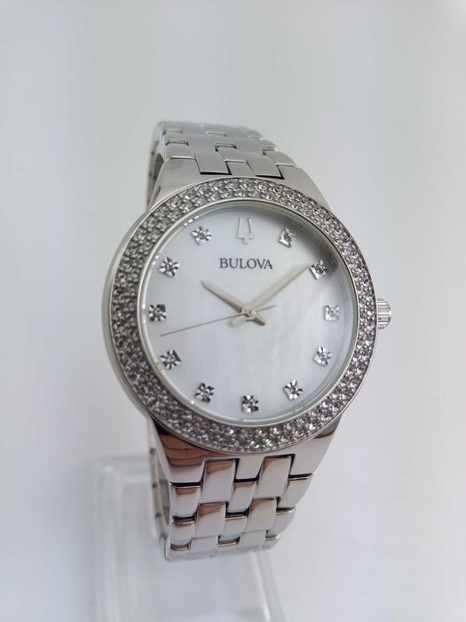 Женские часы Swarovski Bulova 96X144 с перламутровым циферблатом
