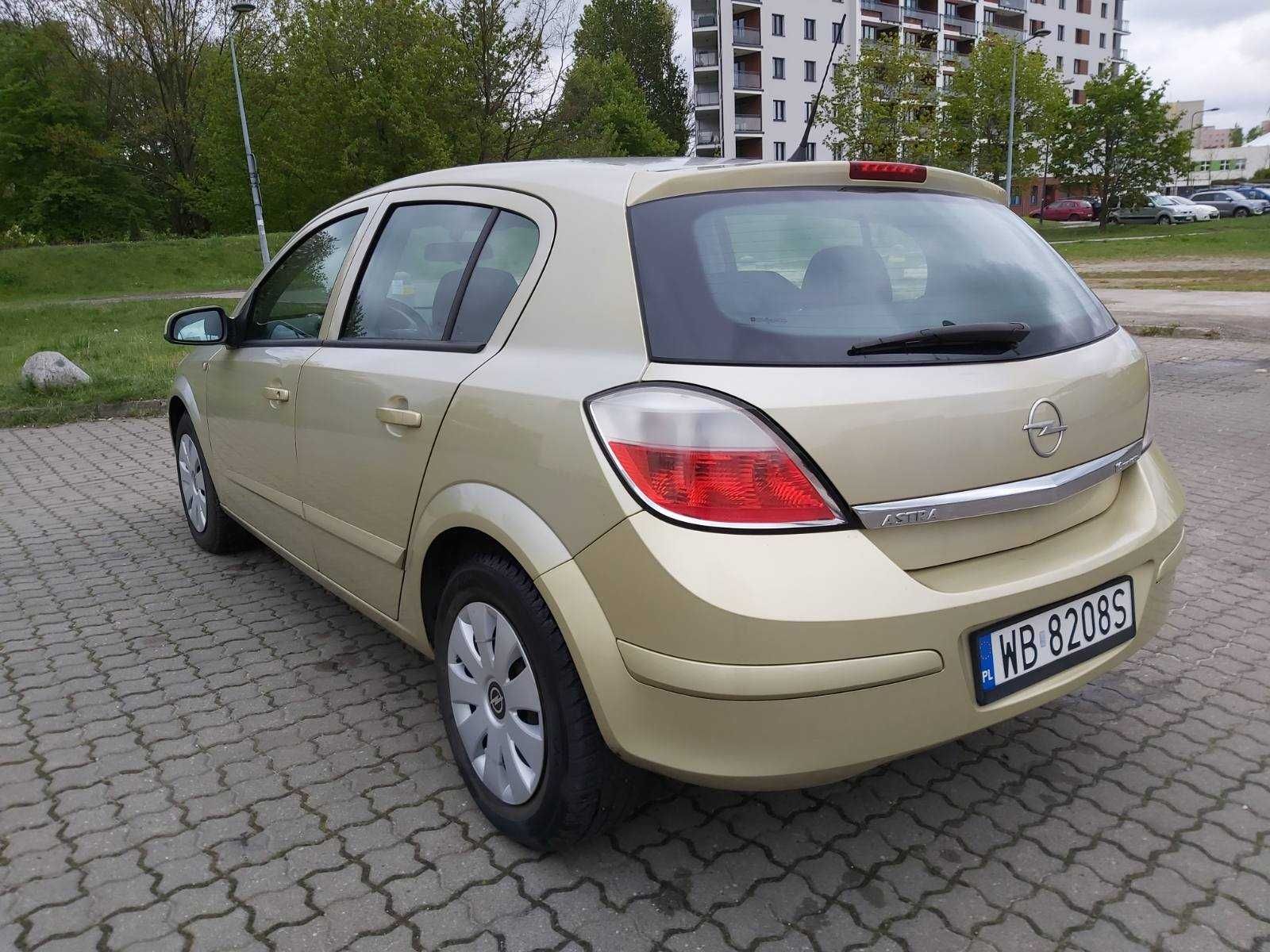 Opel Astra III 2004 r. 1,6 złoty