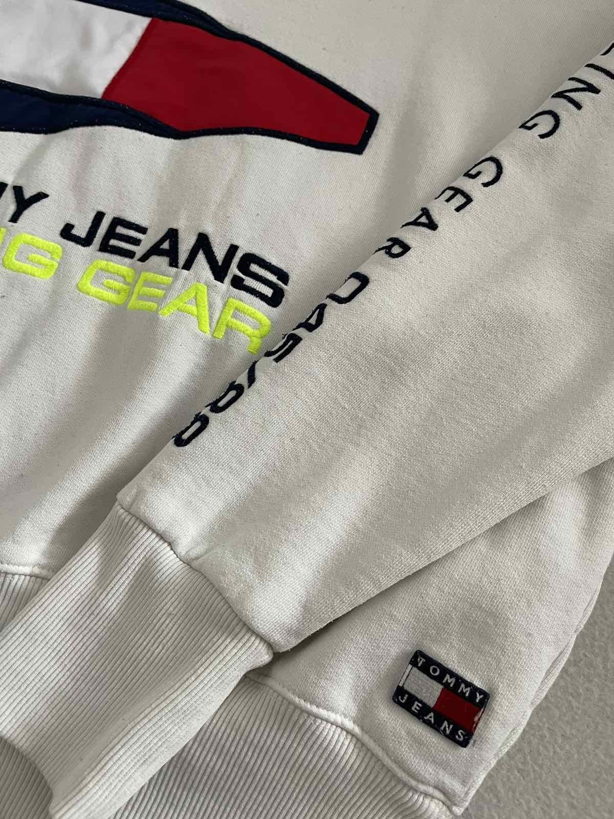 Яркий свитшот Tommy Hilfiger