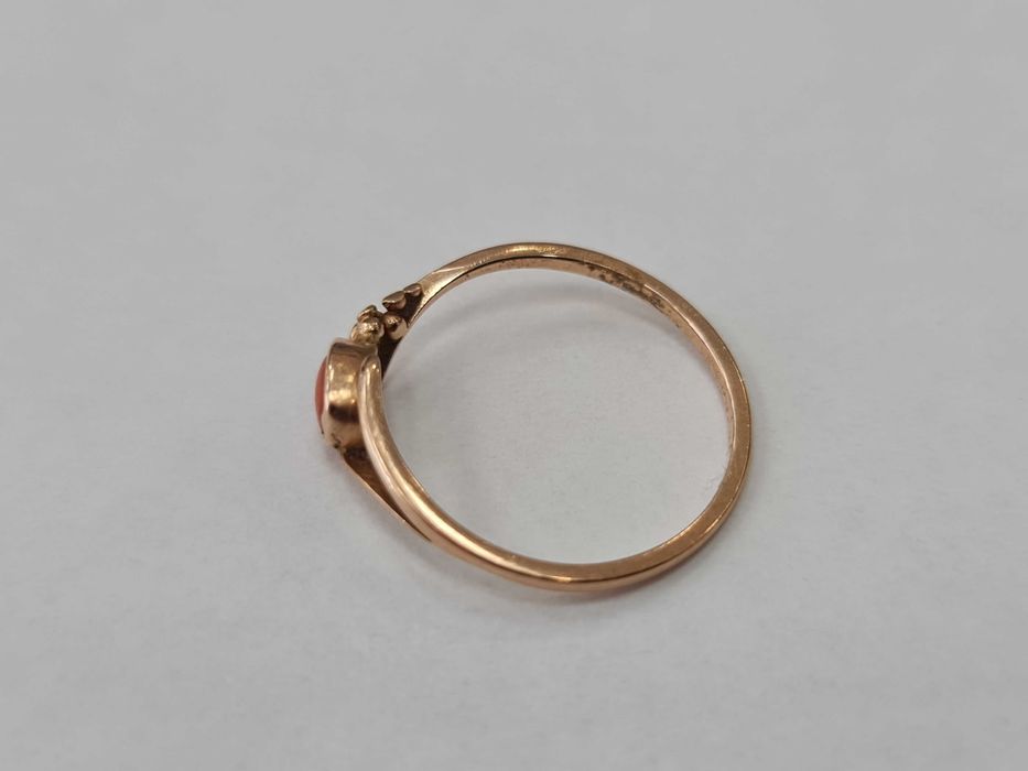 Polska 63-86/ Złoty pierścionek/ 585/ 1.35 gram/ R15/ Koral